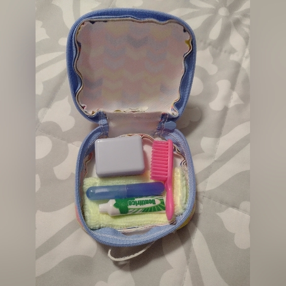 Our Generation Sleepover Essentials set - Picture 2 of 3